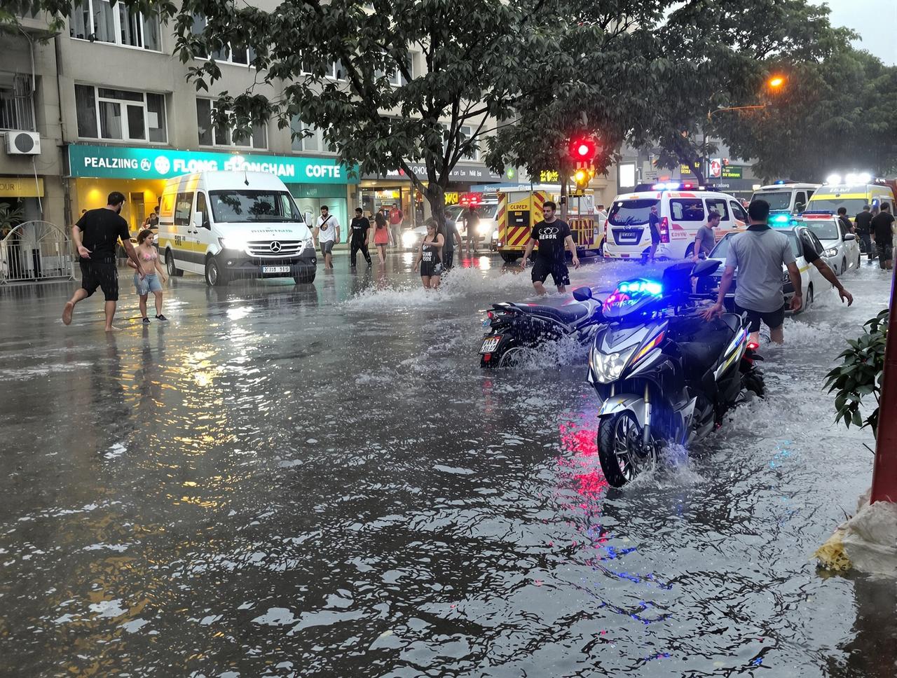 911吃瓜 - 某城市突发暴雨引发内涝，多路段交通瘫痪